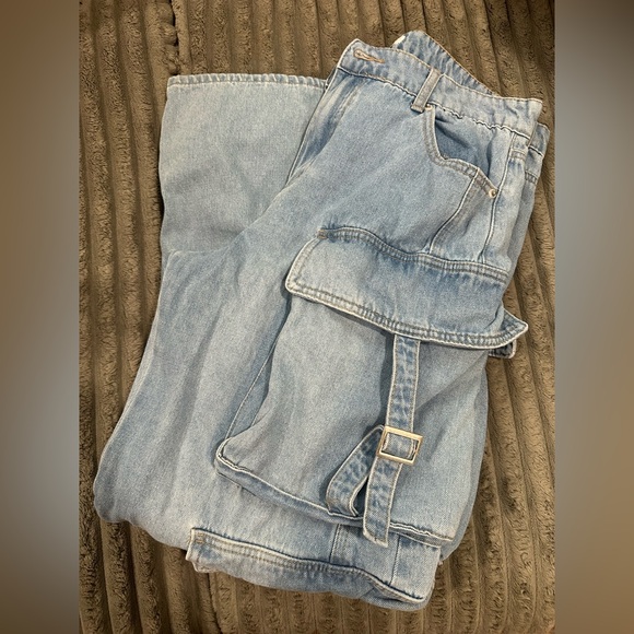 Forever 21 Denim - Forever 21 Wide Leg Double Pocket Cargo Jeans. Size 31